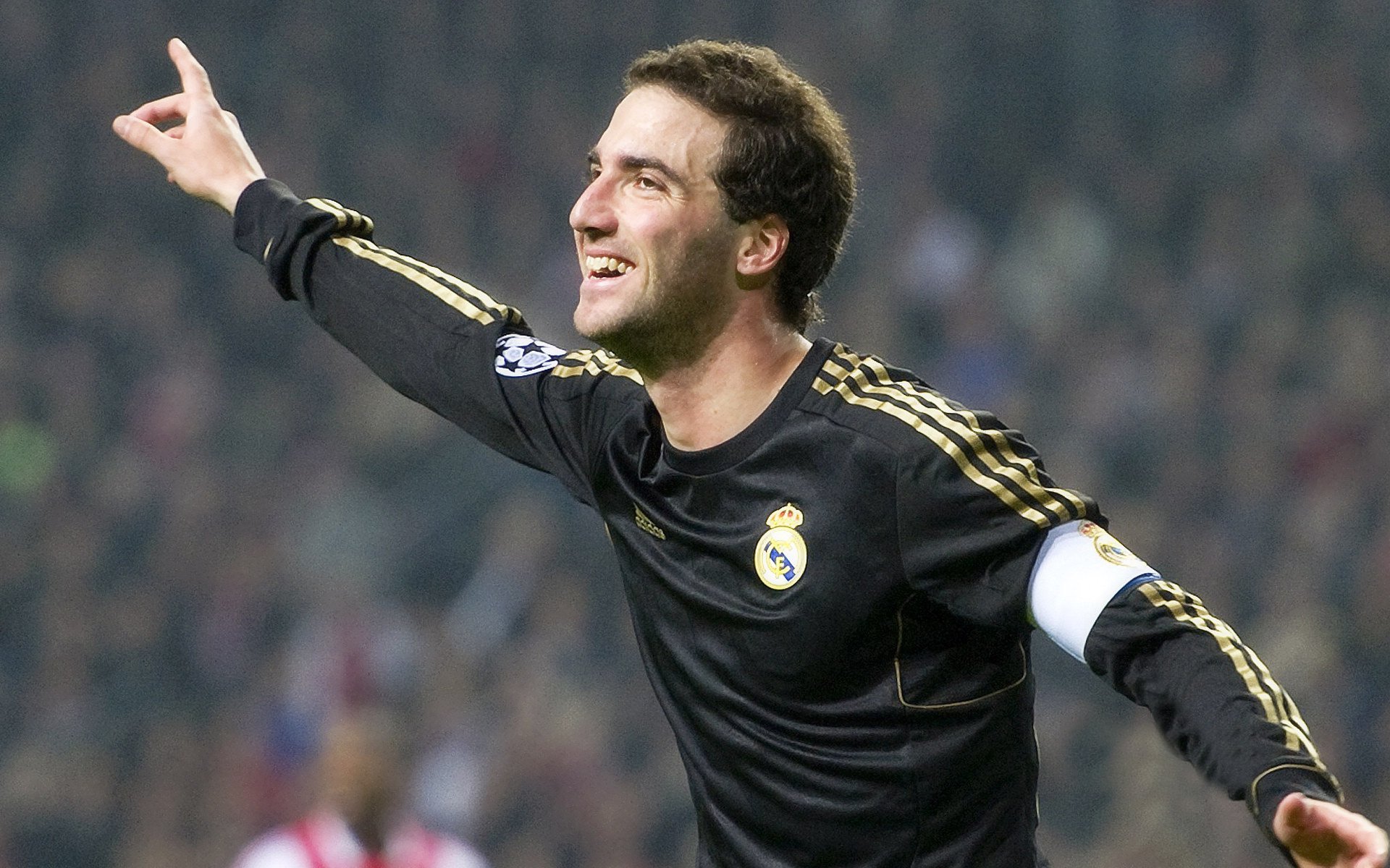 德罗赞生涯之夜，勇士险胜掘金背后的孤胆与团队博弈